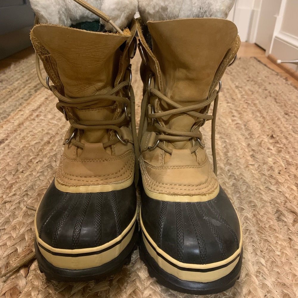 Sorel Caribou Leather boot, great condition